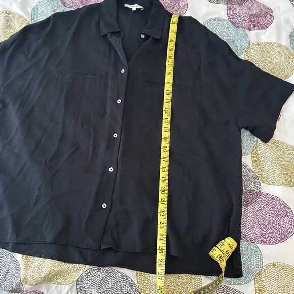 Vince black flowy silk bouse short sleeve size large - Picture 8 of 8